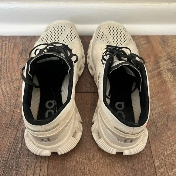 On Running On Cloud White & Black Athletic Shoes Women’s Sz 7 - Picture 9 of 15